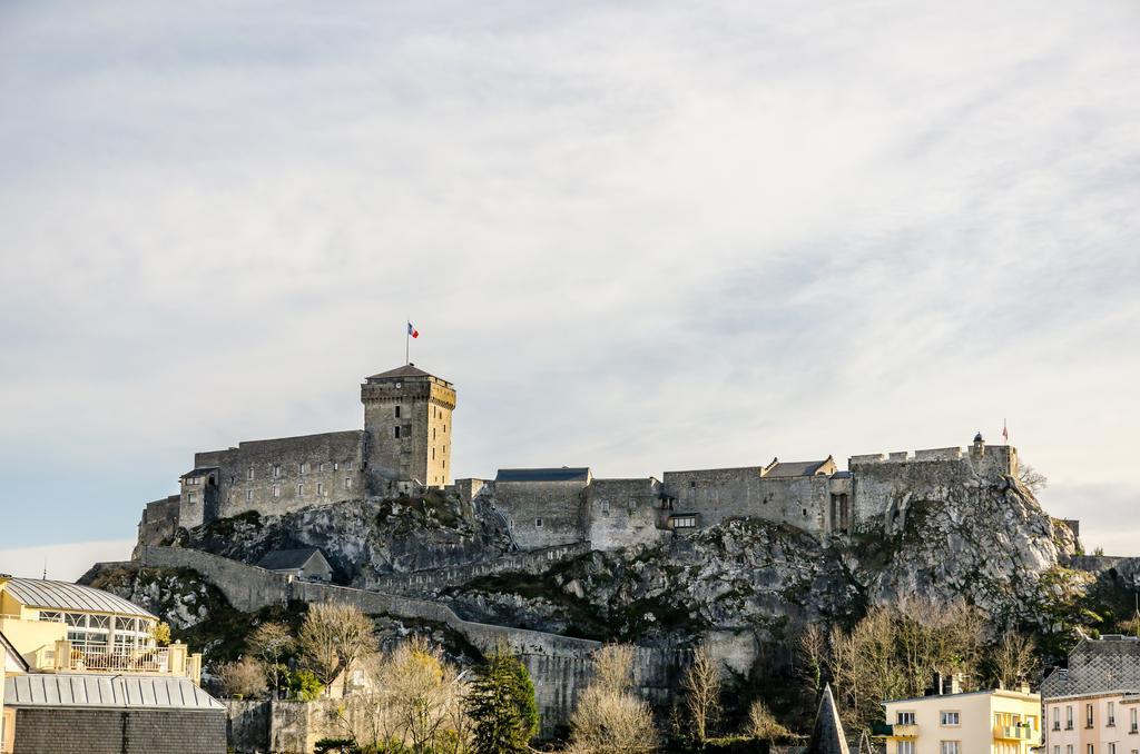 Hôtel Croix des Bretons - Lourdes Pyrénées Exterior foto